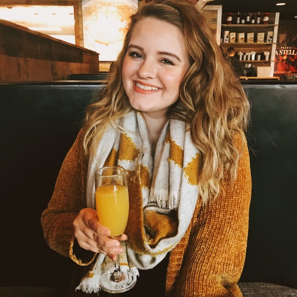 Meet your Posher, Chloe - Picture 2 of 7